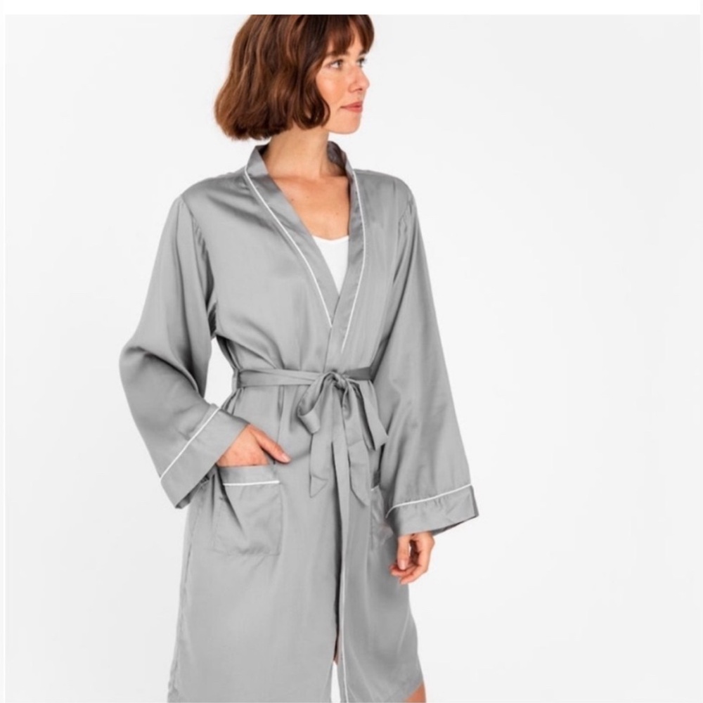 ⭐️⭐️ ETTITUDE SATEEN ROBE NWT
